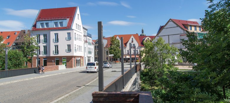 Der Brückenplatz im Jahr 2020 (Blickrichtung Innenstadt). Der Brückenplatz im Jahr 2020 (Blickrichtung Innenstadt).