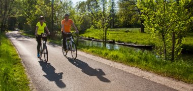 Fahrradtour Radfahrer unterwegs im Spreewald