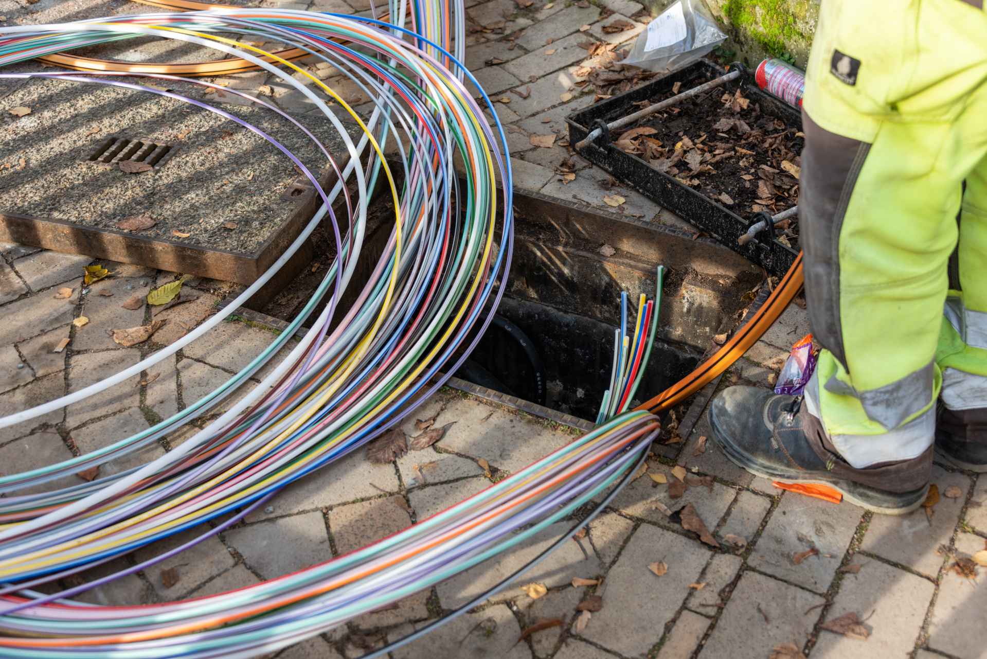 Infrastrukturmaßnahme Verlegung von Glasfaserleitungen für das schnelle Internet Infrastrukturmaßnahme Verlegung von Glasfaserleitungen für das schnelle Internet